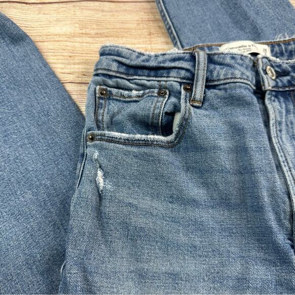 Abercrombie & Fitch Curve Love the Skinny High-Rise - DISTRESSED - Picture 6 of 9